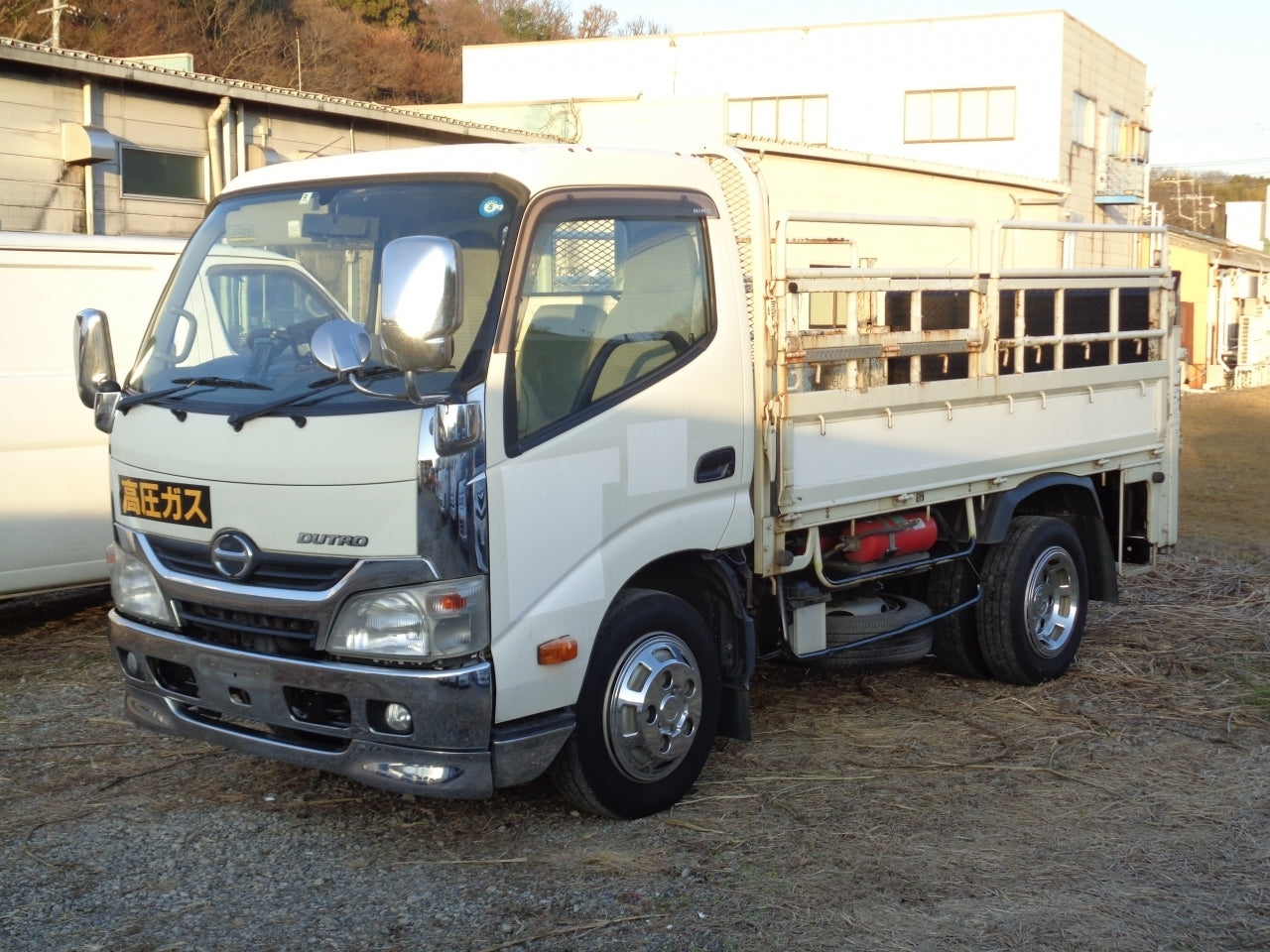 HINO DUTRO-3T PILED RAISED-FLOOR FLAT DECK 2 -PLY FLAP VERTICAL PG ATTACHING MODIFIED-2015