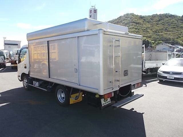 HINO DUTRO-BOTTLE CAR -2017